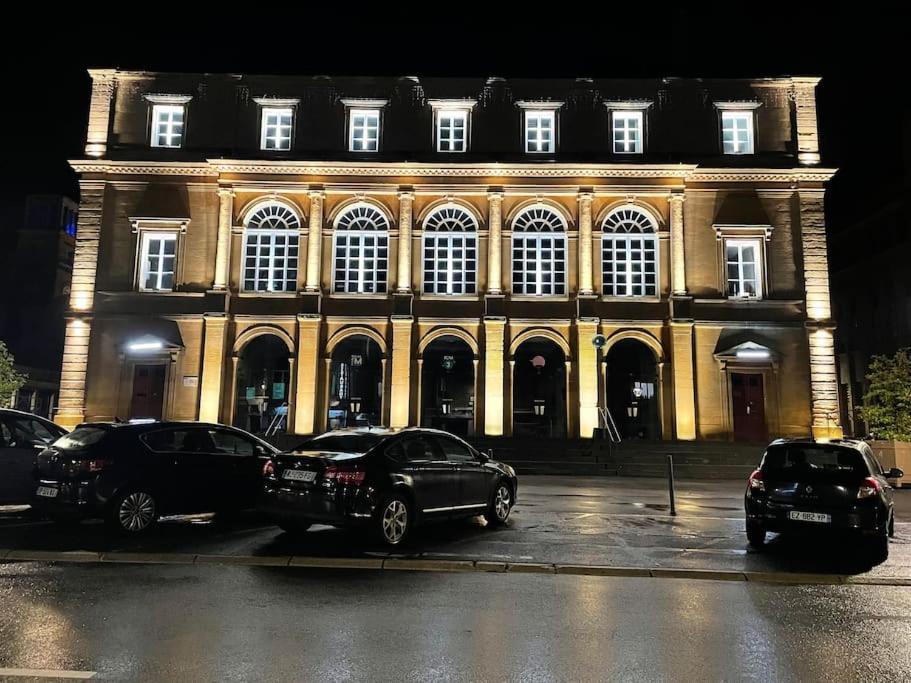 Superbe T2 A 200M De La Place Ducale Charleville-Mézières المظهر الخارجي الصورة